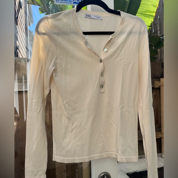 Button up top - Picture 2 of 6